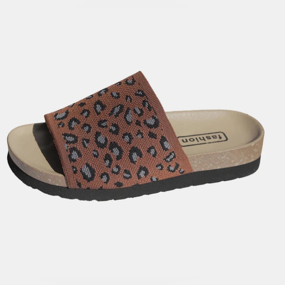 Leopard Open Toe
Sandals, brand new never worn 
Brown / US10